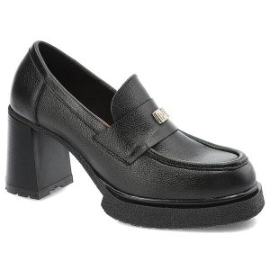 Czarne Półbuty Armodo Eleganckie Obuwie Damskie Na Obcasie. Czarne półbuty Armodo, bez wzorów, ze skóry, bez obcasa, na obcasie, bez zapięcia. Za 339,99 zł.