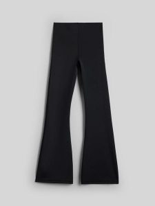 4F Legginsy push up do jogi damskie - czarne S. Czarne legginsy 4f, bez wzorów, z materiału. Za 199,99 zł.