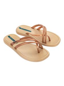 Ipanema Japonki w kolorze złoto-beżowym rozmiar: 39. Brązowe klapki Ipanema, bez wzorów, z tworzywa sztucznego, z otwartym noskiem, bez obcasa. Za 91,56 zł.