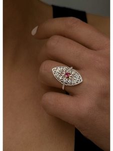 OR Carats Złoty pierścionek z diamentem i kamieniem szlachetnym rozmiar: 60. Czerwone pierścionki OR Carats, z diamentem, złote. Za 2 087,99 zł.