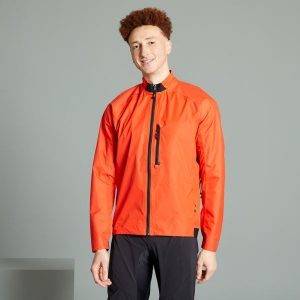 Kurtka przeciwdeszczowa rowerowa MTB Rockrider Comfort 500. Czerwone kurtki ROCKRIDER, l, bez wzorów, z materiału, bez kaptura. Za 159,99 zł.