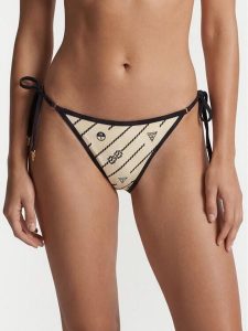 Guess Dół od bikini W6GZ06 K3279 Kremowy. Białe bikini Guess, z aplikacjami, z syntetyku. Za 194,99 zł.