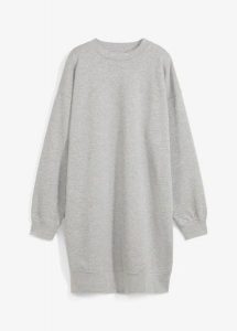Sukienka dresowa oversized. Czarne sukienki bonprix, bez wzorów, z dresówki, bez kołnierzyka, bez ramiączek, oversize. Za 64,99 zł.