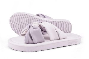 Klapki basenowe damskie Flip Flop Fauna Chess. Czerwone klapki Flip Flop, bez wzorów, z materiału, bez obcasa. Za 104,49 zł.