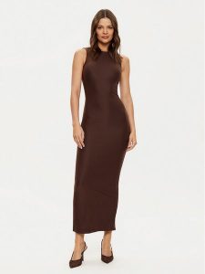 Guess Sukienka dzianinowa W4YK0J KCDE0 Brązowy Slim Fit. Brązowe kombinezony Guess, xs, z aplikacjami, z dzianiny, bez kołnierzyka, bez ramiączek. Za 299,99 zł.