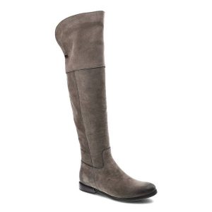 Szare Kozaki Carinii Skórzane Buty Damskie. Szare kozaki Carinii, bez wzorów, z nubiku, bez obcasa, na obcasie, bez zapięcia. Za 379,00 zł.