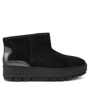 Śniegowce Tommy Hilfiger. Czarne buty zimowe TOMMY HILFIGER, bez obcasa, bez zapięcia. Za 669,99 zł.