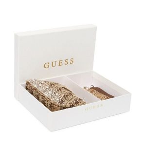 Torebka Guess. Brązowe torebki klasyczne Guess, z aplikacjami, bez dodatków. Za 369,99 zł.