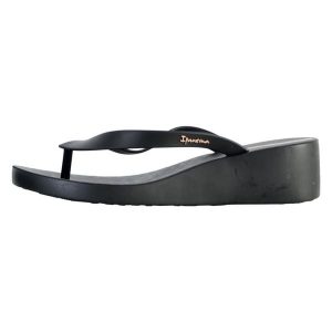 Japonki plażowe damskie Ipanema Selfie FEM. Czarne klapki Ipanema, bez wzorów, bez obcasa. Za 89,00 zł.