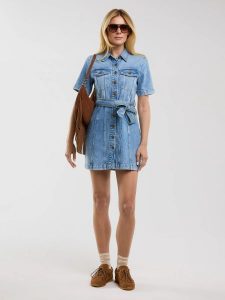 Sukienka damska mini jeansowa z krótkim rękawem niebieska Josie 304. Niebieskie sukienki Big Star, na lato, l, bez wzorów, z denimu, klasyczne, bez kołnierzyka, bez ramiączek, mini, dopasowane. W wyprzedaży za 159,99 zł.