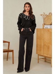 Soft Cashmere Sweter w kolorze czarnym rozmiar: 38/40. Czarne swetry oversize Soft Cashmere, bez wzorów, z kaszmiru, bez ramiączek. Za 104,99 zł.