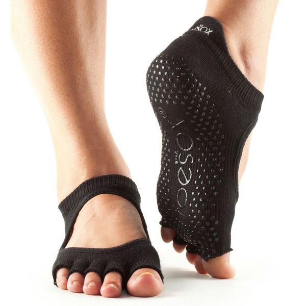 Skarpetki antypoślizgowe z bez palców krótkie ToeSox Half-Sox Bellarina do jogi. Czarne skarpetki TOESOX, bez wzorów. Za 79,99 zł.