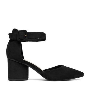 Czółenka DeeZee. Czarne czółenka DeeZee, bez wzorów, bez obcasa, bez zapięcia. Za 139,99 zł.