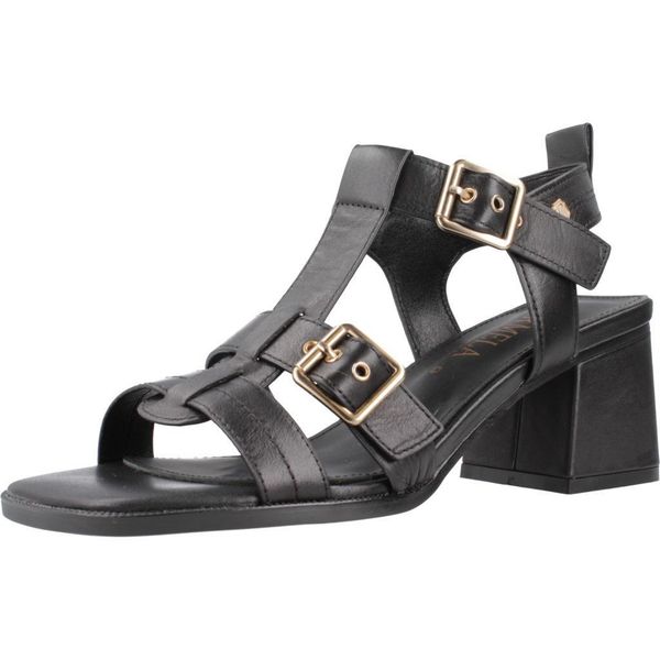 Sandały CARMELA 161629c Czarny. Czarne sandały Carmela, bez wzorów, ze skóry, bez obcasa, bez zapięcia. Za 331,99 zł.