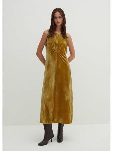 STEFANEL Aksamitna sukienka w kolorze musztardowym rozmiar: 36. Żółte sukienki Stefanel, na co dzień, bez wzorów, bez kołnierzyka, bez ramiączek, maxi, proste. Za 100,28 zł.