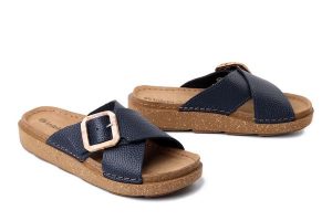 INBLU ED-03IU 004 granatowy, klapki damskie. Niebieskie klapki Inblu, bez wzorów, ze skóry, bez obcasa. Za 107,90 zł.