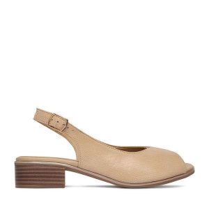 Sandały Go Soft. Brązowe sandały Go Soft, bez wzorów, bez obcasa, na słupku, bez zapięcia. Za 169,99 zł.
