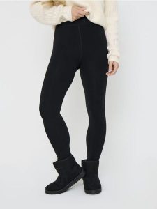 Legginsy - czarny. Czarne legginsy Sinsay, bez wzorów, długie. Za 29,99 zł.