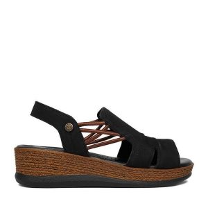 Sandały Go Soft. Czarne sandały Go Soft, bez wzorów, bez obcasa, na koturnie, bez zapięcia. Za 179,99 zł.