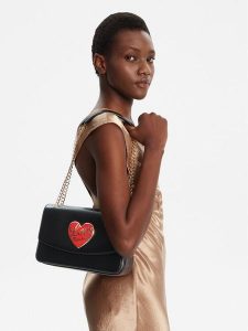 LOVE MOSCHINO Torebka JC4184PP1NLP0000 Czarny. Czarne torebki klasyczne LOVE MOSCHINO, bez wzorów, ze skóry, bez dodatków. Za 509,99 zł.