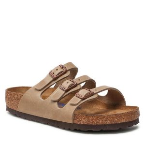 Klapki Birkenstock. Brązowe klapki Birkenstock, bez wzorów, bez obcasa. Za 483,99 zł.