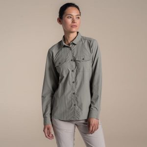 Koszula przeciw komarom damska Craghoppers NosiLife Loukkos Long Sleeved Shirt. Zielone koszule Craghoppers, bez wzorów, z materiału, bez kołnierzyka, bez ramiączek. Za 434,80 zł.