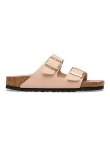 Birkenstock Klapki "Arizona" w kolorze jasnoróżowym rozmiar: 36. Różowe klapki Birkenstock, bez wzorów, z otwartym noskiem, bez obcasa. Za 355,78 zł.