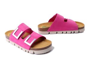 DR. BRINKMANN 700685-43 pink, klapki damskie. Czerwone klapki Dr. Brinkmann, bez wzorów, ze skóry, bez obcasa. Za 329,90 zł.