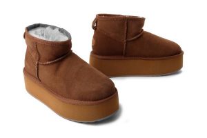EMU AUSTRALIA W13082 Stinger Micro Flatform chestnut, botki damskie. Brązowe botki EMU Australia, na zimę, bez wzorów, ze skóry, bez obcasa, bez zapięcia. Za 559,92 zł.
