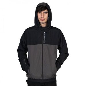 Kurtka wodoodporna Stay Strong Cut Off Verticle. Czarne kurtki STAY STRONG, bez wzorów, bez kaptura. W wyprzedaży za 228,25 zł.