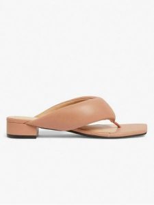 Monki Japonki w kolorze beżowym rozmiar: 36. Brązowe klapki Monki, bez wzorów, z otwartym noskiem, bez obcasa. Za 39,99 zł.