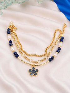 L'Atelier de Gaia Pozłacana bransoletka z lapis lazuli i cyrkoniami na kostkę rozmiar: onesize. Białe bransoletki L'Atelier de Gaia, z cyrkonią, pozłacane. Za 46,95 zł.