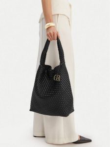 GINO ROSSI Torebka C-JERRY-LT22070 Czarny. Czarne torebki klasyczne Gino Rossi, bez wzorów, z materiału, bez dodatków. Za 299,99 zł.