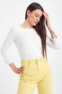 T-shirt Multia WEEKEND MAX MARA. T-shirty Weekend Max Mara, s, bez wzorów, bez kołnierzyka, bez ramiączek. W wyprzedaży za 88,77 zł.