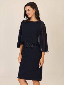 APART Sukienka w kolorze granatowym rozmiar: 46. Niebieskie sukienki Apart, bez wzorów, z koronki, bez kołnierzyka, bez ramiączek, midi. Za 231,13 zł.