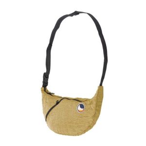 Saszetka na ramię Ticket To The Moon Upcycled Sling. Żółte nerki i saszetki TICKET TO THE MOON, bez wzorów. Za 144,00 zł.