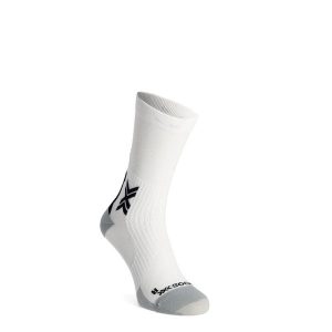Skarpety rowerowe X-Socks Bike Perform Crew. Białe skarpetki X-Socks, bez wzorów. Za 114,99 zł.