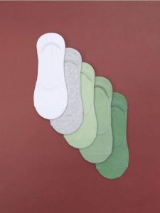Skarpetki 5 pack - zielony. Zielone skarpetki Sinsay, bez wzorów. W wyprzedaży za 12,99 zł.
