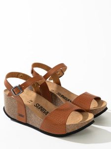 Sunbay Sandały "Yucca" w kolorze jasnobrązowym na koturnie rozmiar: 41. Brązowe sandały Sunbay, bez wzorów, z otwartym noskiem, bez obcasa, na koturnie, bez zapięcia. Za 188,85 zł.