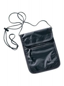 Saszetka Deuter Security Wallet II - black/black. Czarne nerki i saszetki Deuter, bez wzorów, z materiału. Za 79,20 zł.
