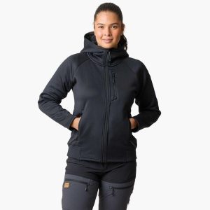 Bluza z kapturem Hiking damska Swedemount Lofoten Tech Stretch Hood wodoodporna. Czarne bluzy SWEDEMOUNT, bez wzorów, z kapturem. Za 329,99 zł.