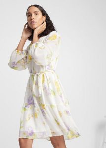 Sukienka z rękawami raglanowymi. Białe sukienki bonprix, bez wzorów, bez kołnierzyka, bez ramiączek. Za 129,99 zł.