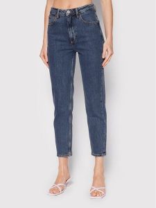 Guess Jeansy W2YA21 D4NH5 Niebieski Mom Fit. Niebieskie jeansy Guess, z aplikacjami, z bawełny. Za 329,99 zł.
