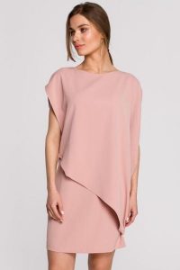 Elegancka sukienka mini z asymetryczną falbaną drapowana różowa. Czerwone sukienki Sukienki.shop, na imprezę, xl, bez wzorów, eleganckie, z asymetrycznym kołnierzem, bez ramiączek, mini, asymetryczne. Za 349,00 zł.