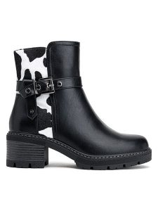 Foreverfolie Botki w kolorze czarnym rozmiar: 41. Czarne botki Foreverfolie, bez wzorów, bez obcasa, bez zapięcia. Za 165,99 zł.