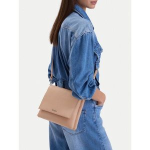 Torebka DeeZee. Brązowe listonoszki DeeZee, bez wzorów, bez dodatków. Za 129,99 zł.