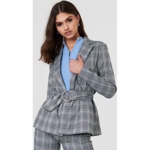 NA-KD Classic Marynarka w kratkę z paskiem - Grey. Marynarki i żakiety marki NA-KD Classic. W wyprzedaży za 121,47 zł.