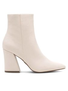 Nine West Botki SATI 13196A Biały. Białe botki Nine West, bez wzorów, z syntetyku, bez obcasa, na słupku, bez zapięcia. Za 279,99 zł.
