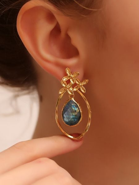 L'Atelier de Gaia Pozłacane kolczyki-wkrętki z labradorytem rozmiar: onesize. Szare kolczyki L'Atelier de Gaia, z labradorytem, pozłacane. Za 82,83 zł.