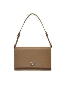 Calvin Klein Torebka Ck Elongated Shoulder Bag_Mono K60K613139 Beżowy. Brązowe torebki klasyczne Calvin Klein, bez wzorów, ze skóry, bez dodatków. Za 289,99 zł.